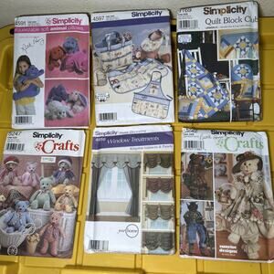 Lot Of 6 Simplicity patterns Crafts and other.